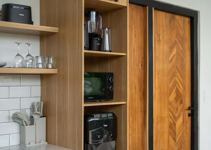 Jan 3 - Brand New Stylish 2br In The Heart Of Villa *