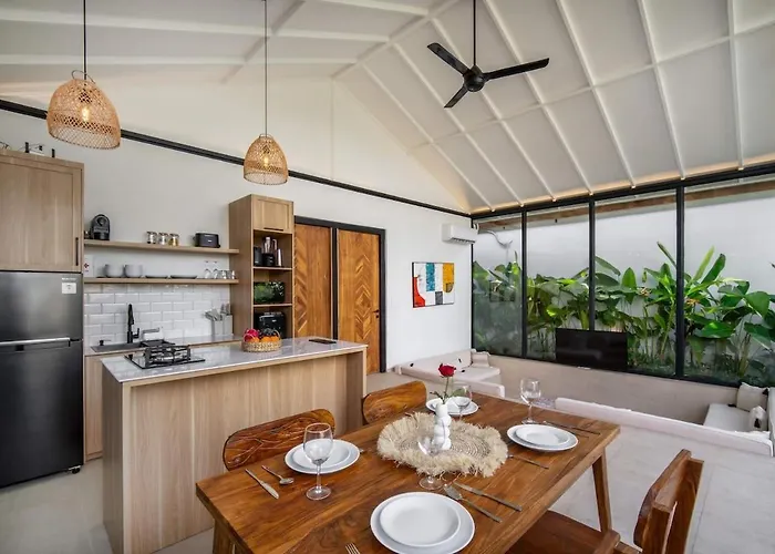 Jan 3 - Brand New Stylish 2br In The Heart Of Villa